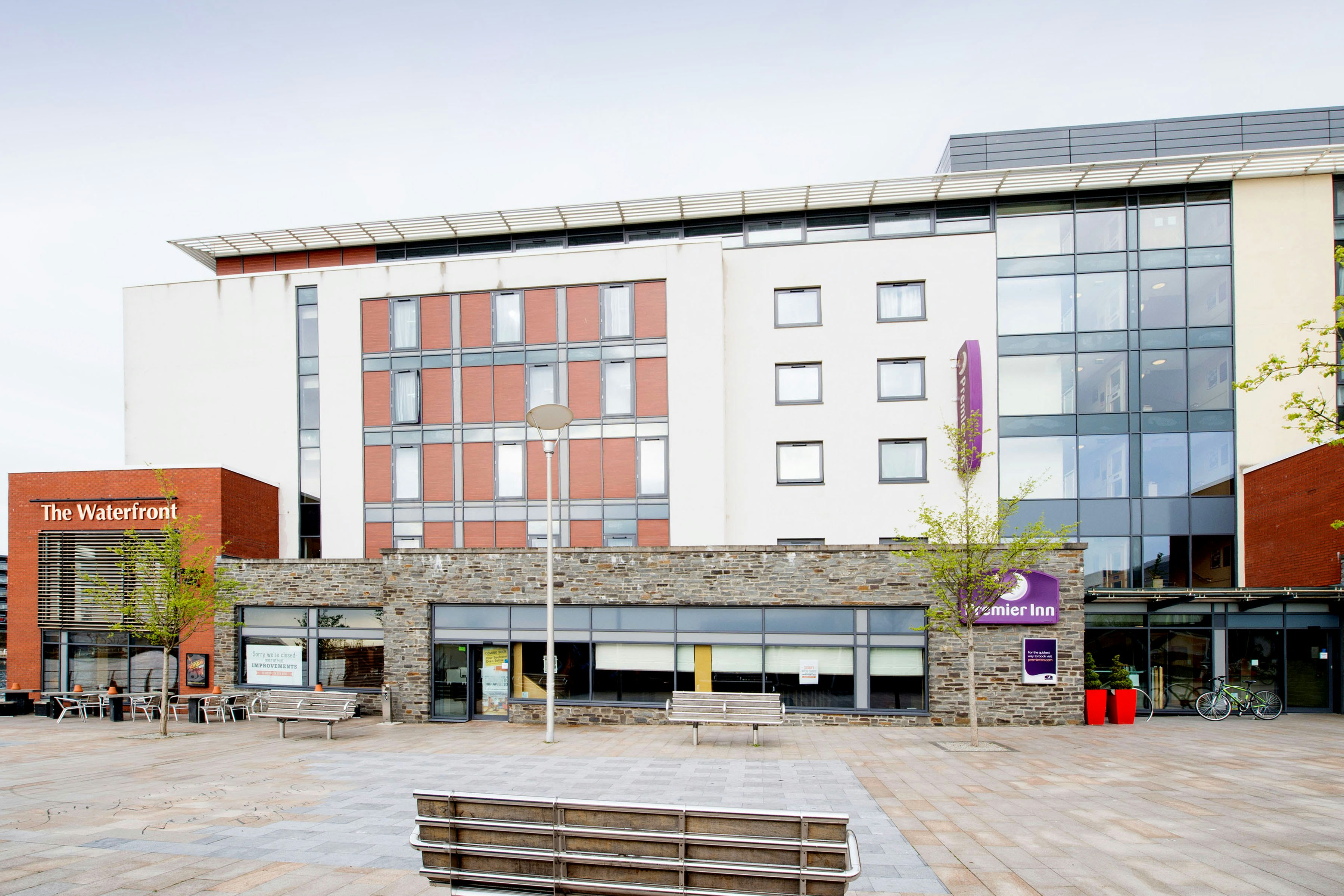 Premier Inn Swansea Waterfront 34/37