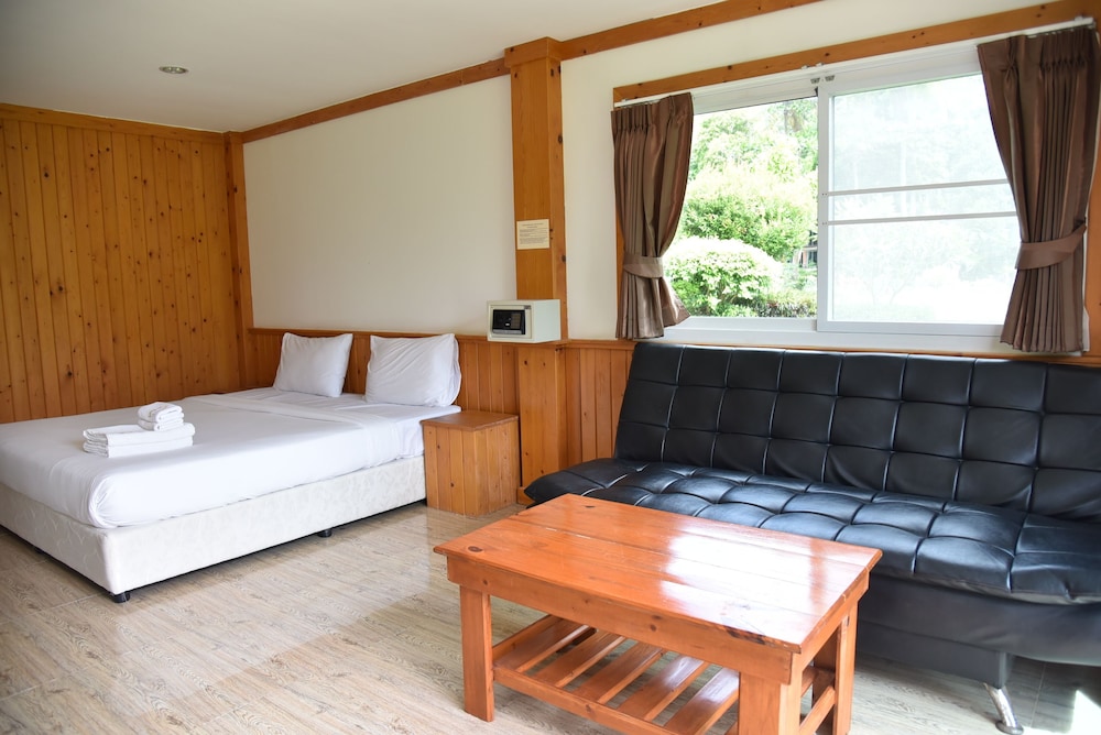 Sea Breeze, King Bed، Z-Touch Lipe Island Resort 1/5