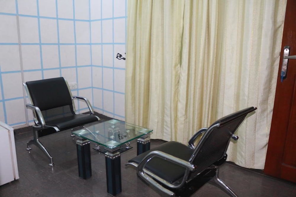 EMROSY HOTELS AND SUITES 40/50
