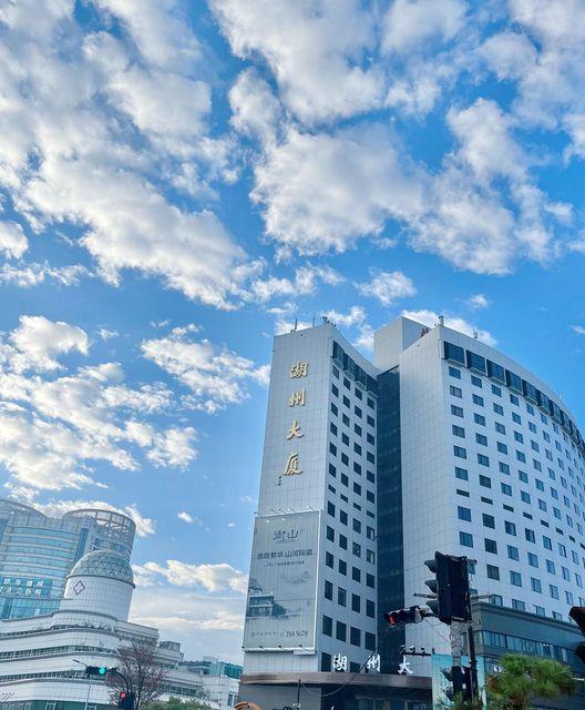 Huzhou Redwood Room Hotel (Taihu Moon Plaza) 7/35