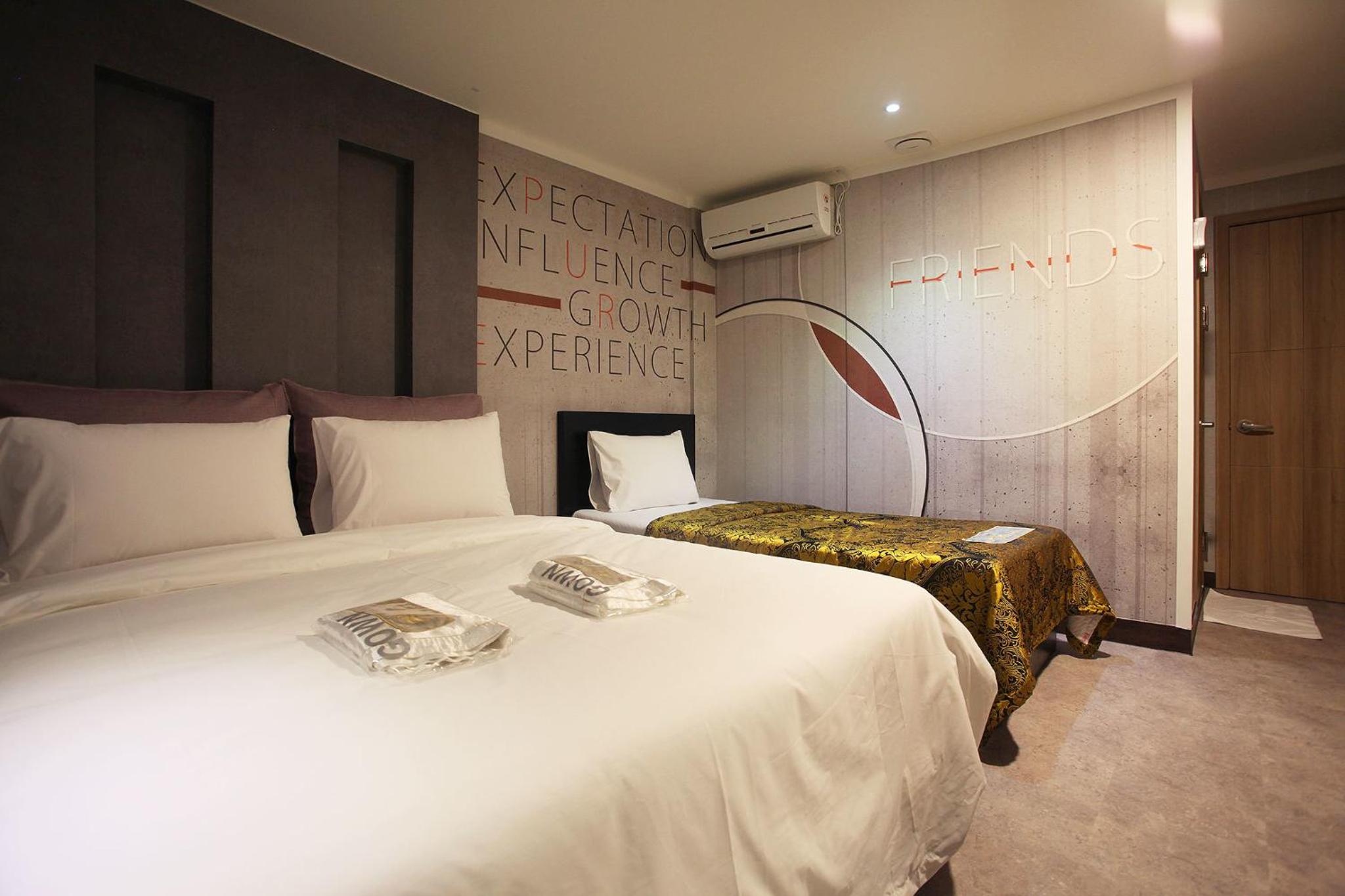 Hotel Luxe 4/75