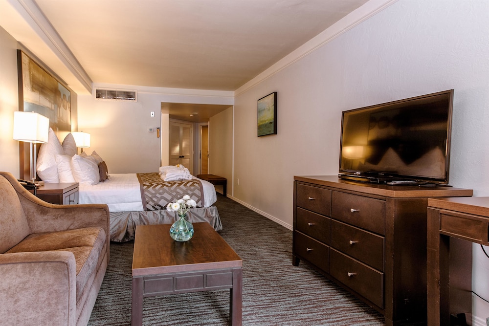 Tamarack Beach Resort Hotel 41/65