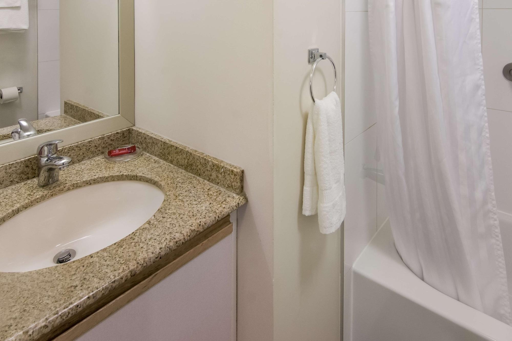 Suite, Multiple Beds, Sofa, Kitchen