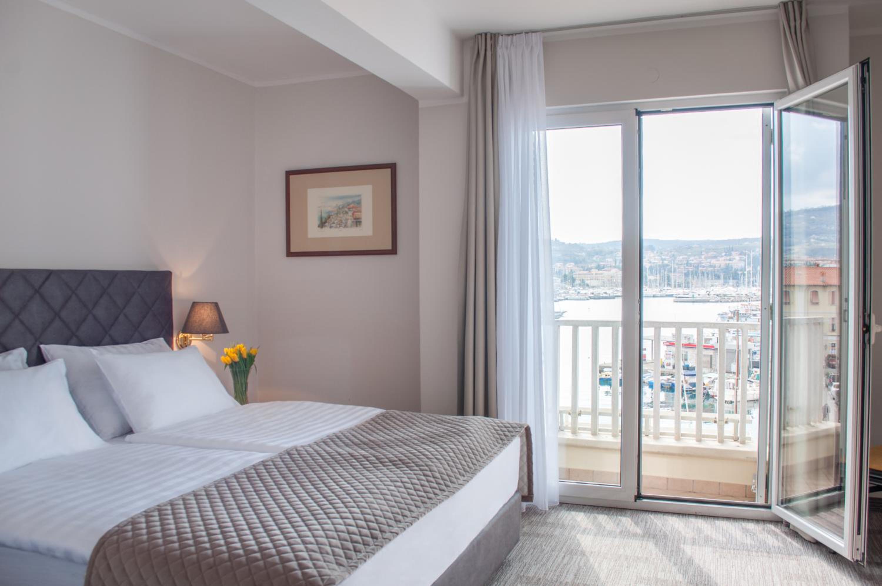 Room, Double or Twin Bed, Sea View