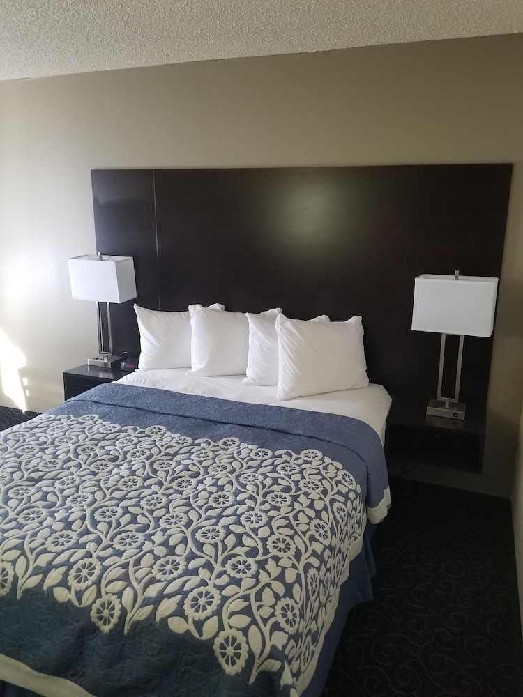 Days Inn by Wyndham Fort Collins 27/75