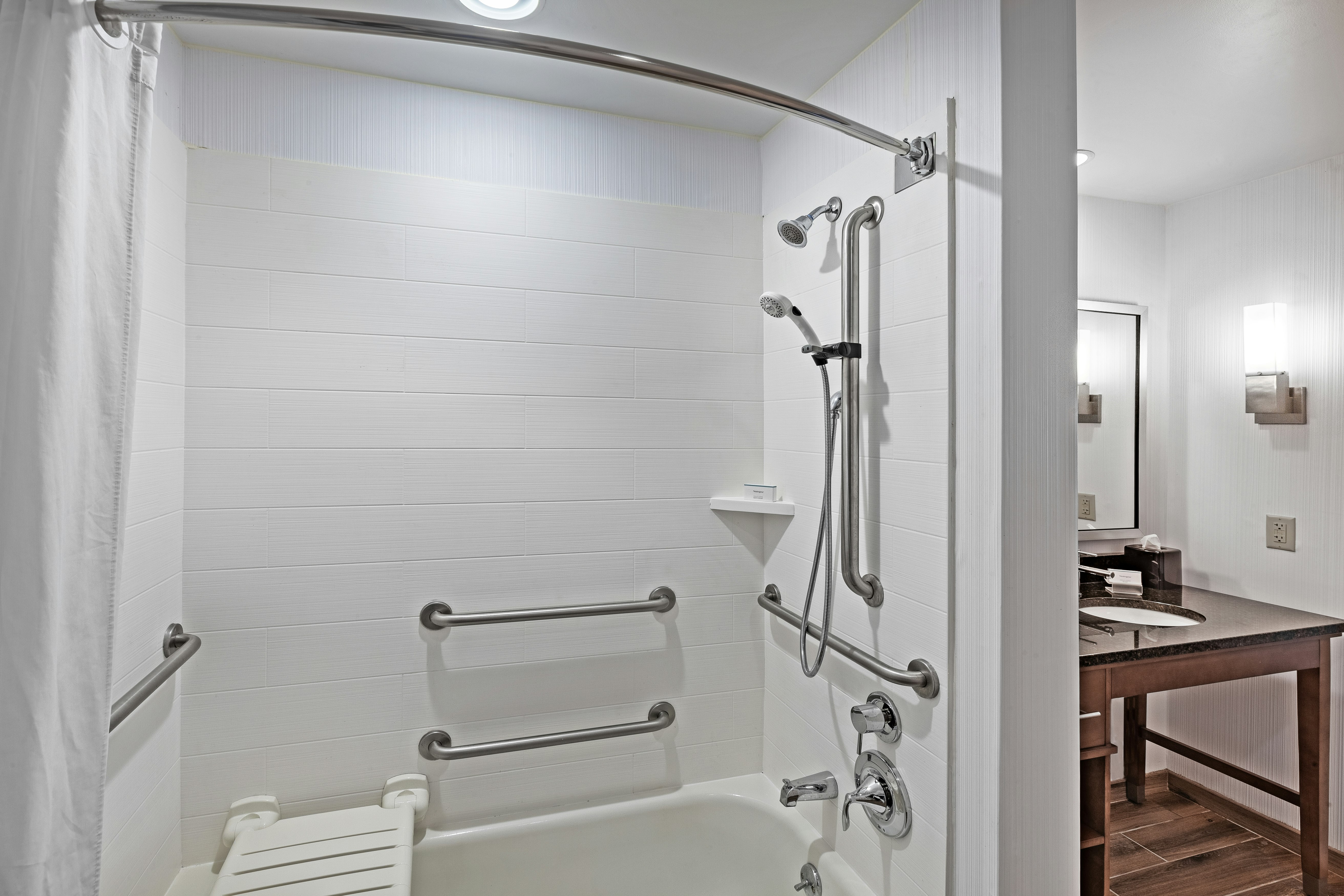 SUITE, 2 DOUBLE BEDS, ACCESSIBLE