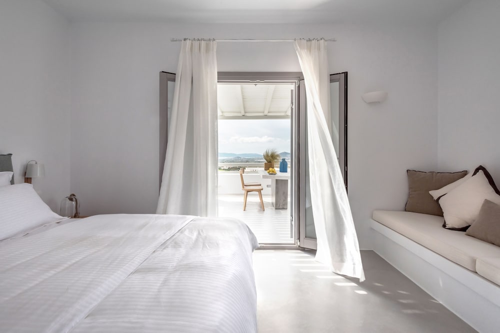 DELUXE, SUITE, SEA VIEW