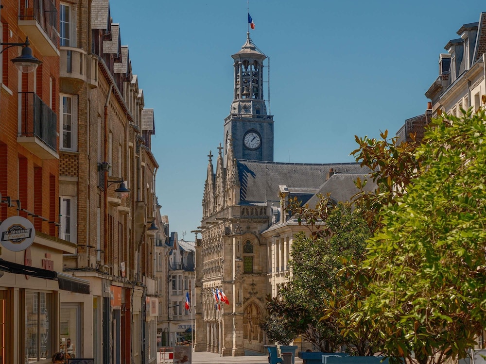 Ibis Saint Quentin Basilique 66/70
