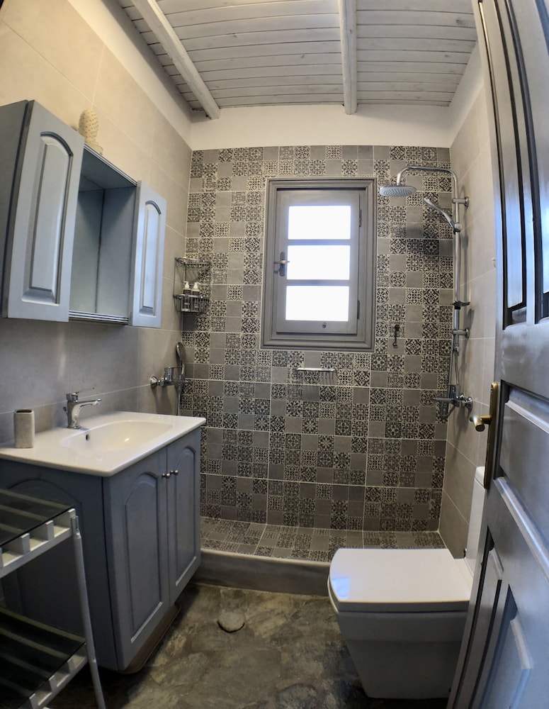 The Traditional Stone Villa 48/50