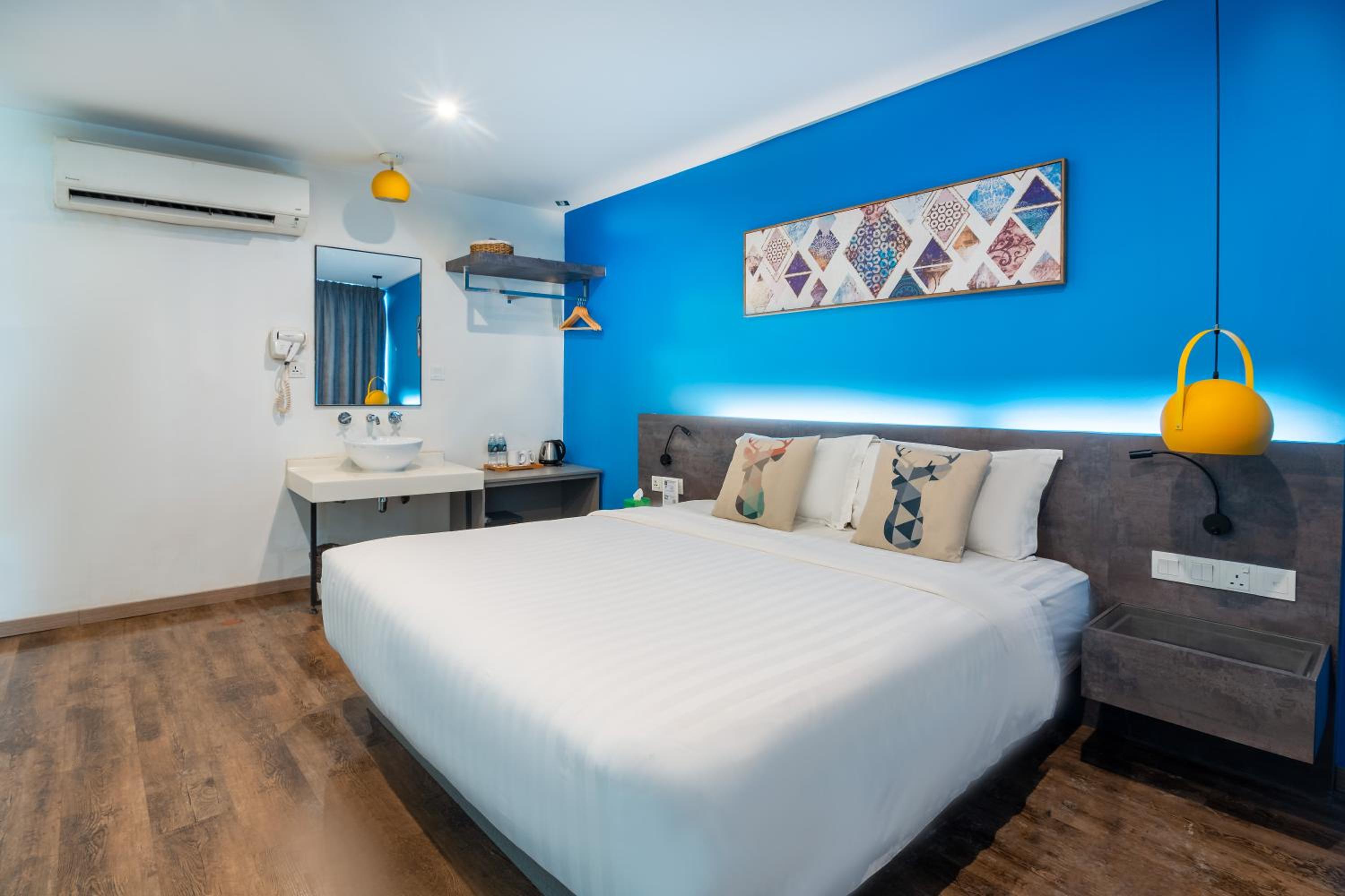 Deluxe, Suite, Apple Hotel Times Square 8/10