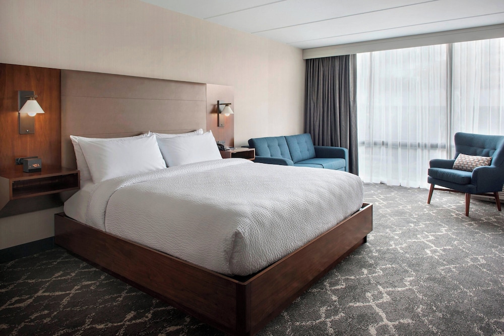 Junior Suite, King Bed, Accessible