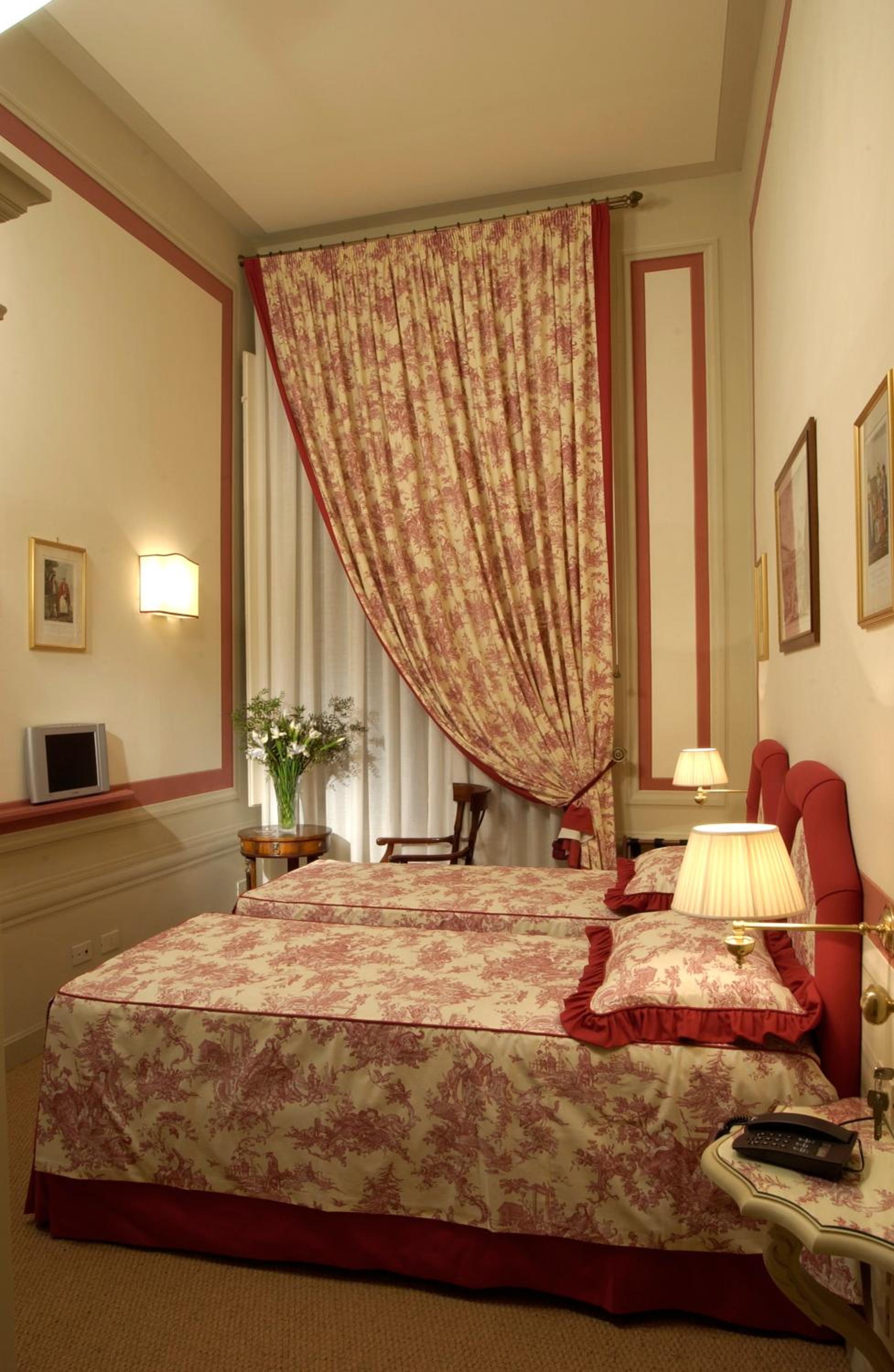 غرفة بسرير مزدوج أو سريرين منفصلين، Palazzo Niccolini Al Duomo 3/10