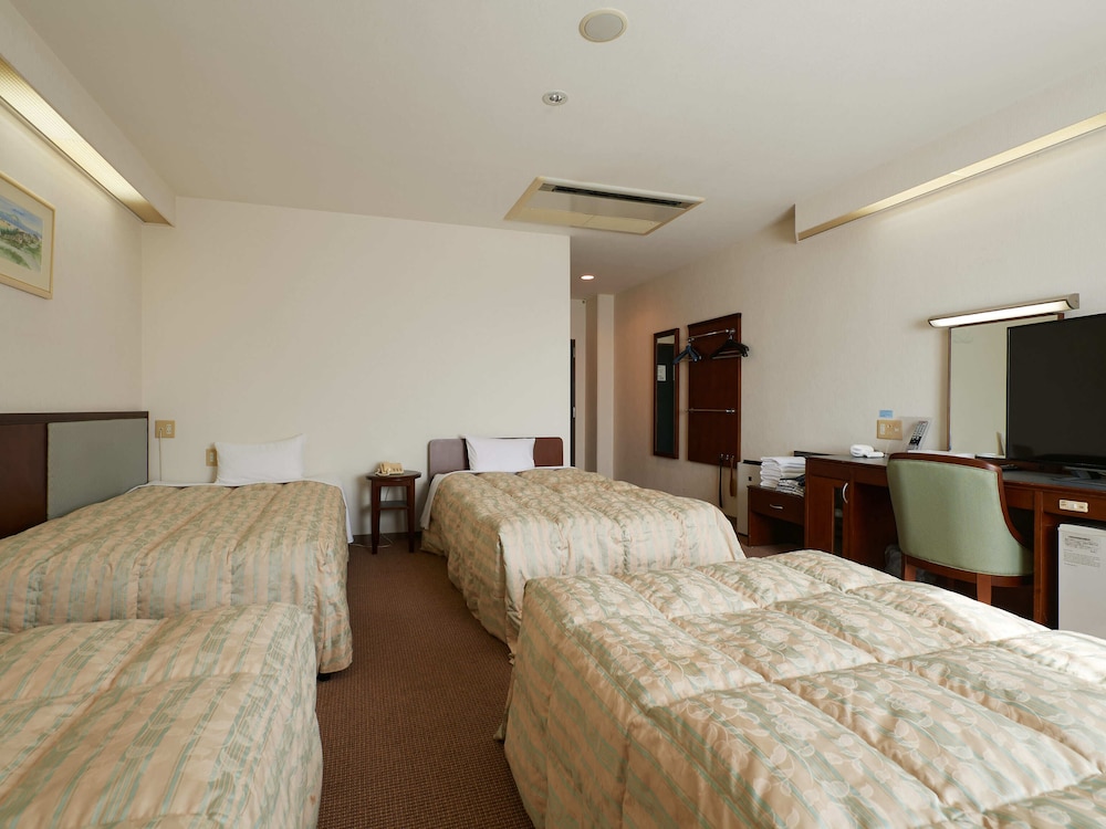 Gamagori Hotel 8/56
