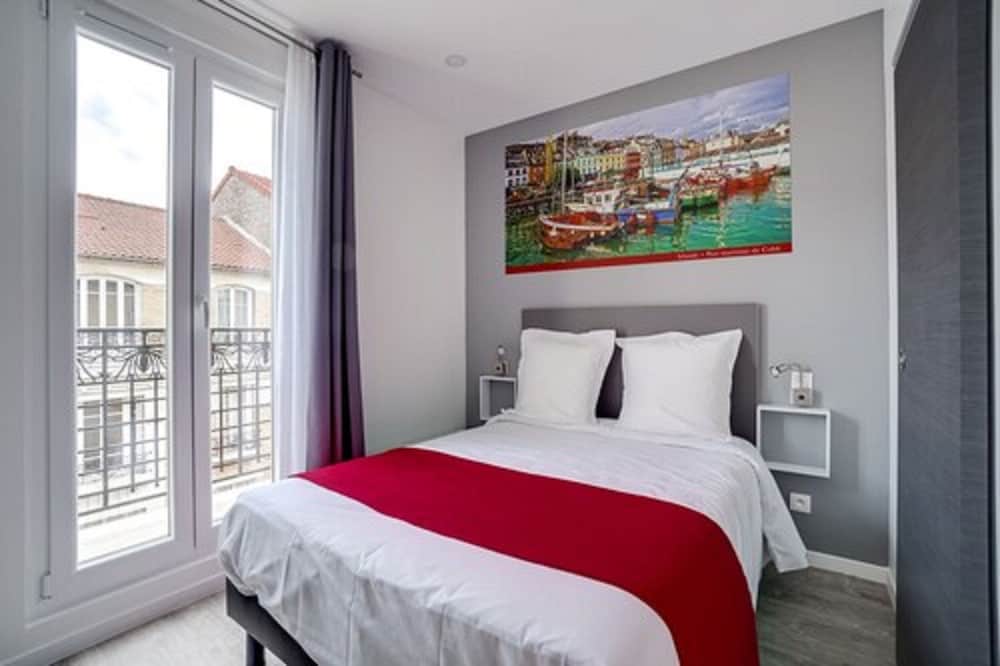 Standard, Queen Bed