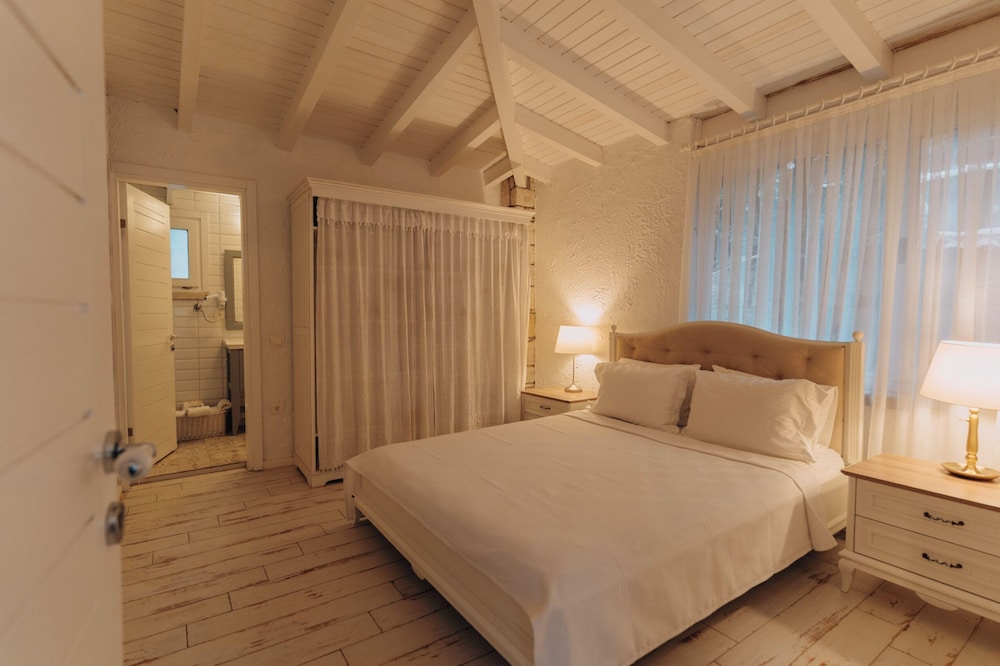 2 BEDROOMS, LUXURY, VILLA, GARDEN VIEW