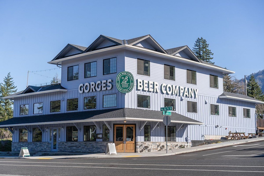 Columbia Gorge Inn 7/57