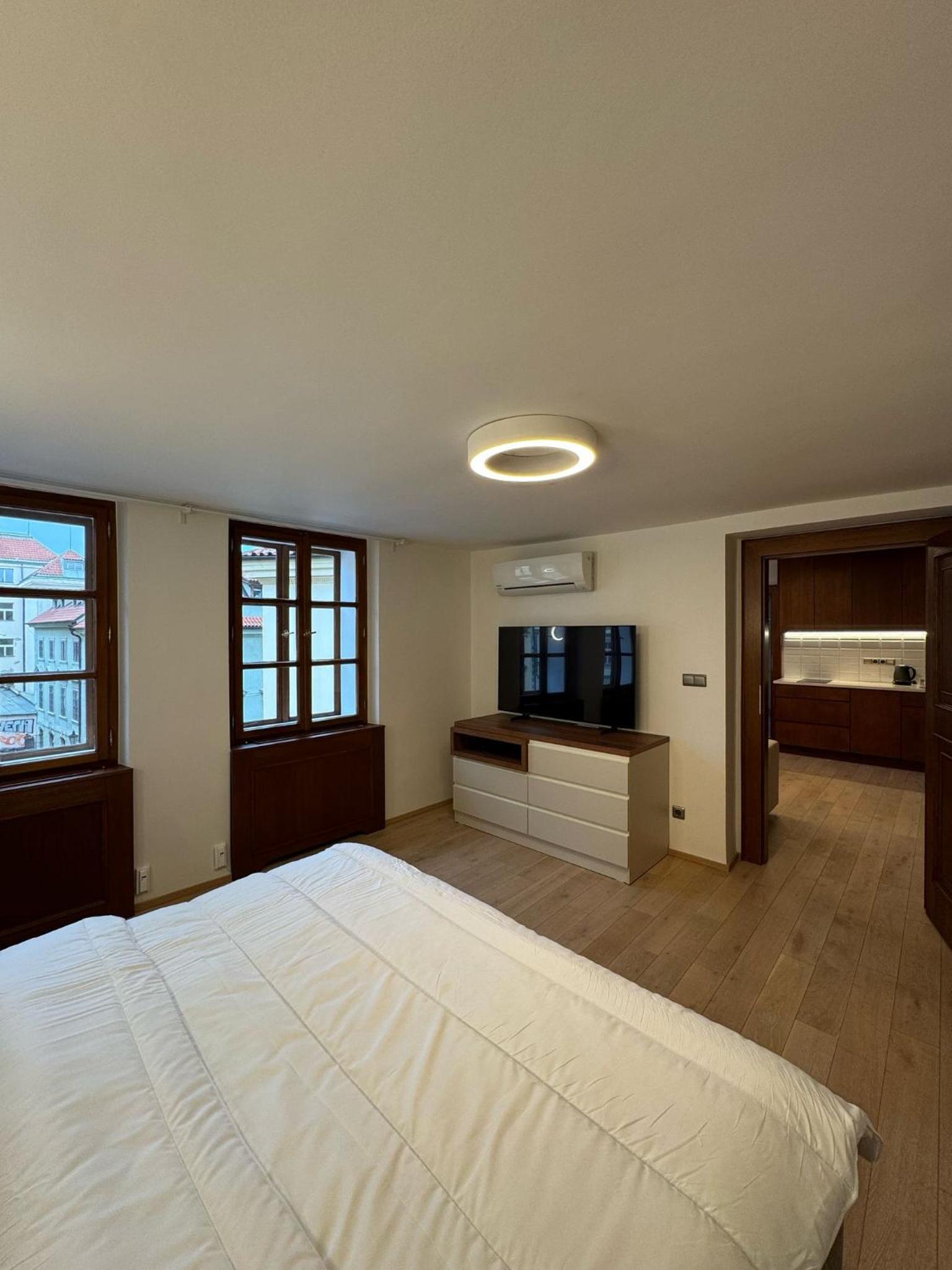 Suite, Apartment