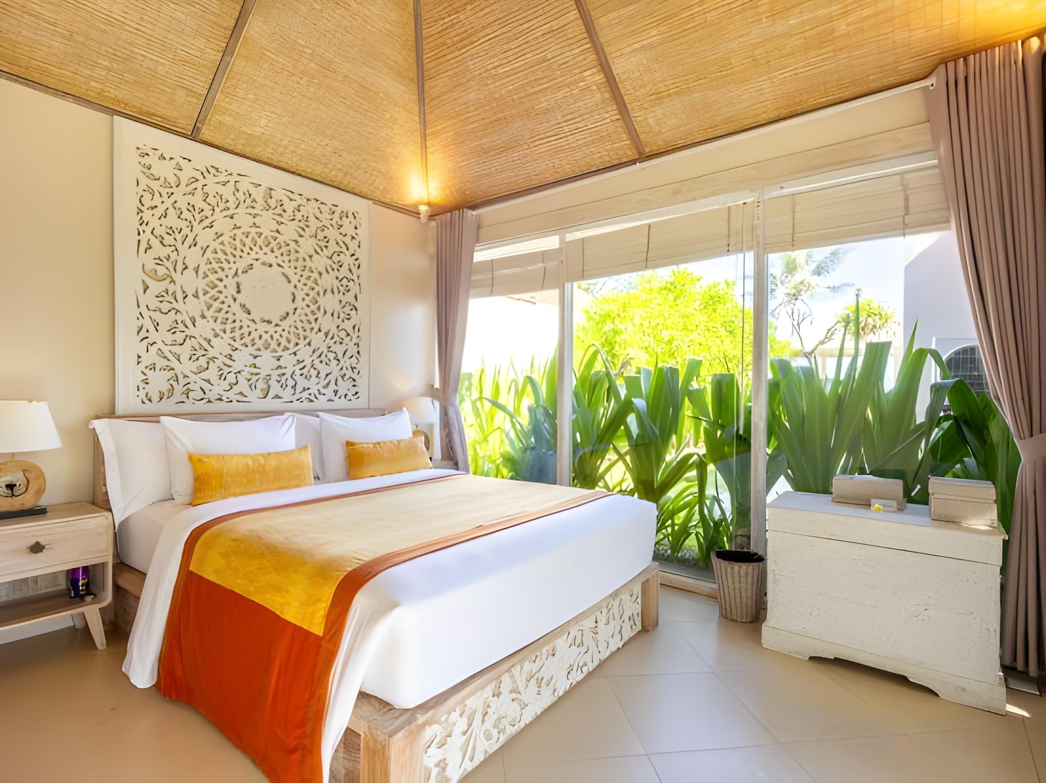4 Bedrooms, Pool, Sunrise, Villa, Beach Front