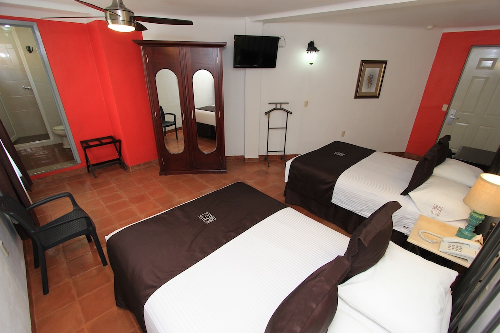 Hotel Real de Leyendas 35/41