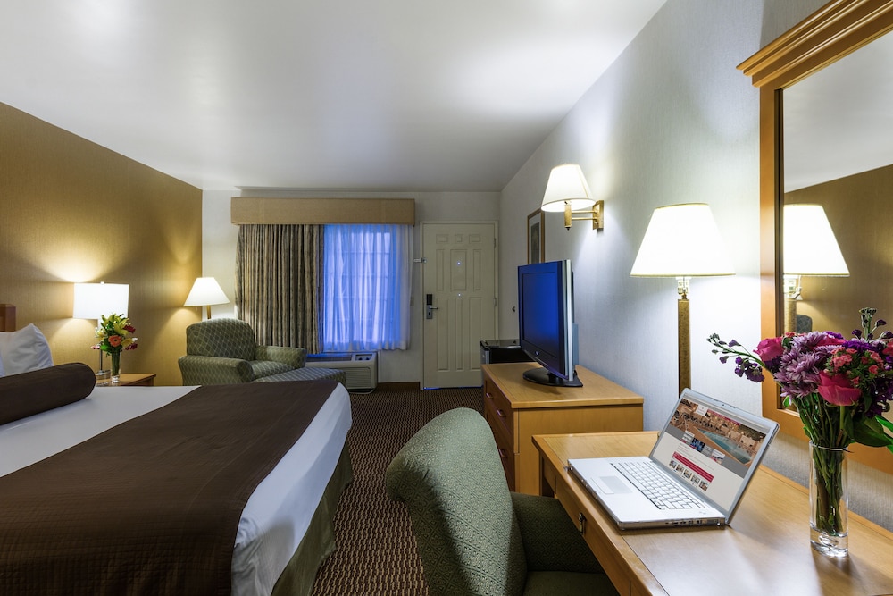 Ramada By Wyndham Costa Mesa/Newport Beach 21/38