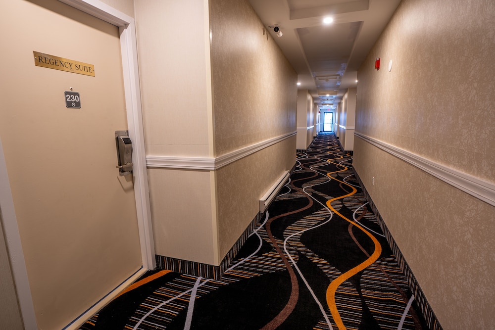 Hyannis Plaza Hotel 30/63