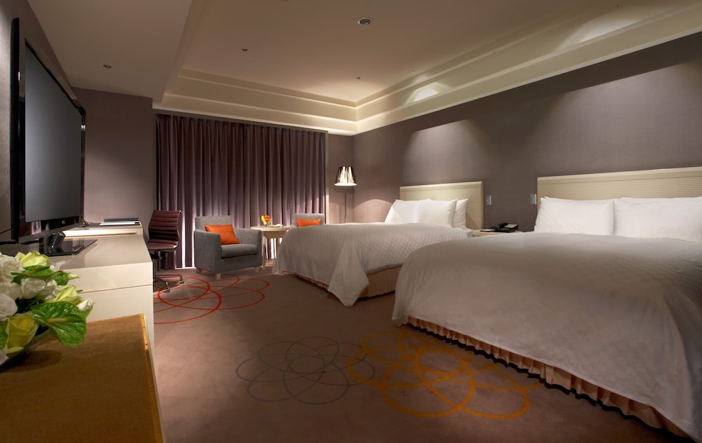 DELUXE, 2 DOUBLE BEDS