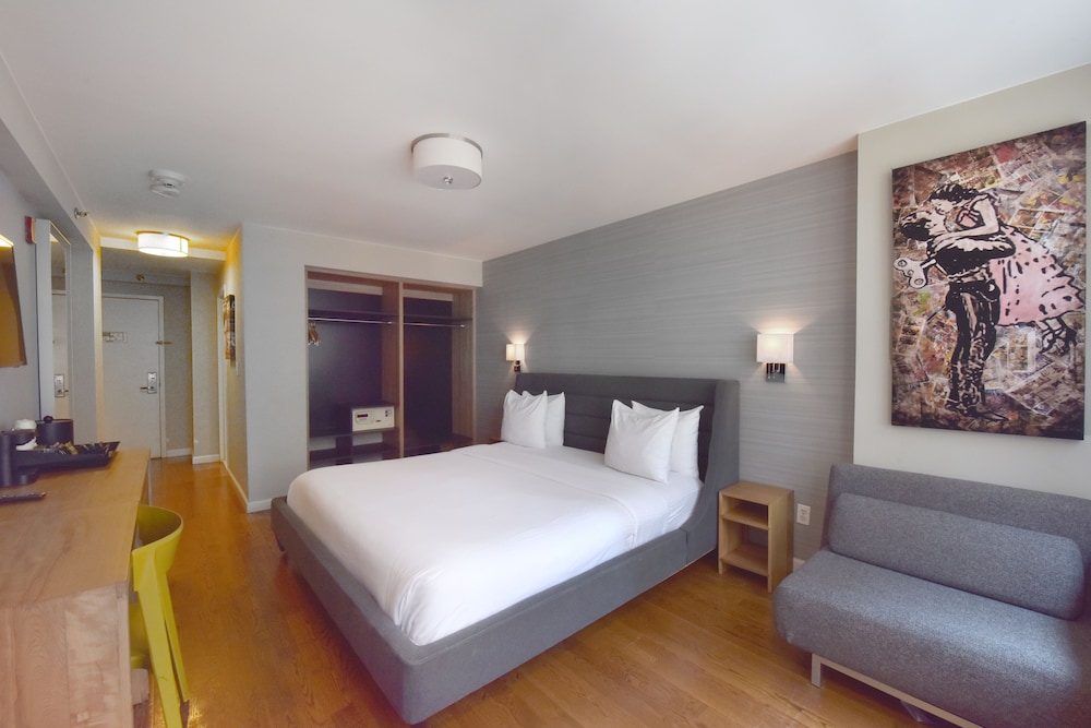 Hotel 32 32 16/78