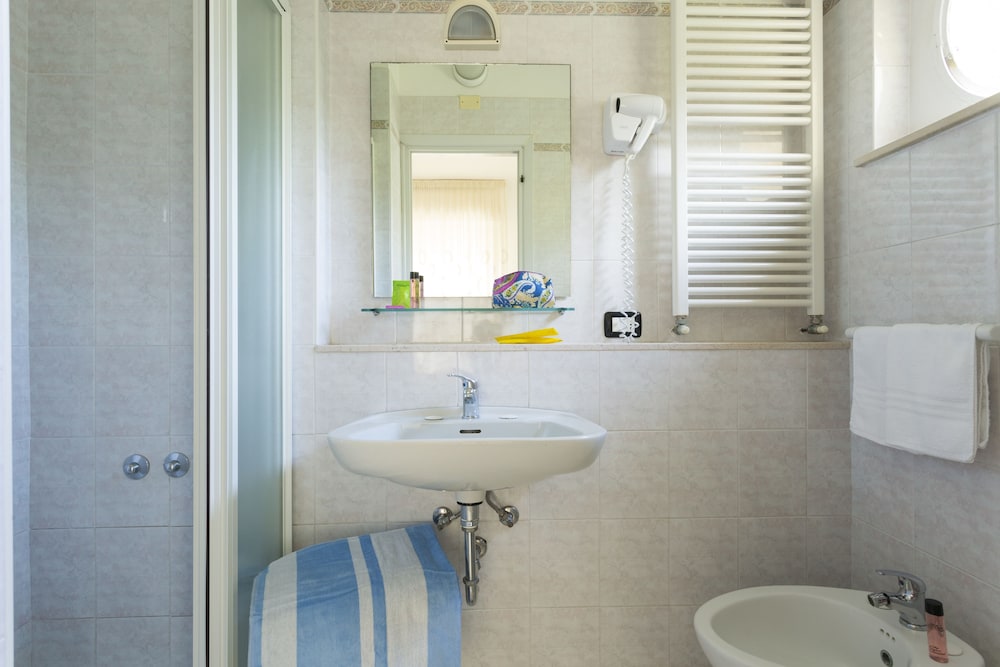 Hotel Cannes 35/37