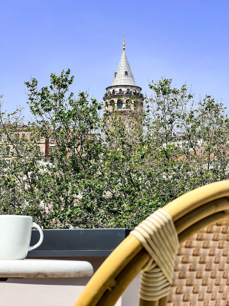 Triada Hotel Karakoy 56/65