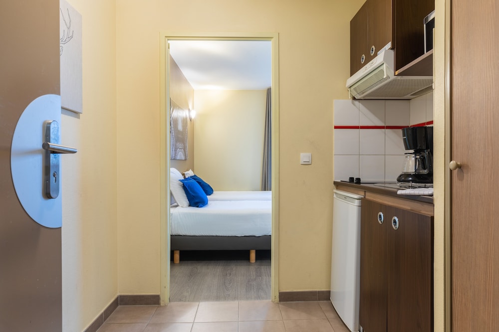 Hotel Residence Zenitude Magny Les Hameaux Versailles 45/49
