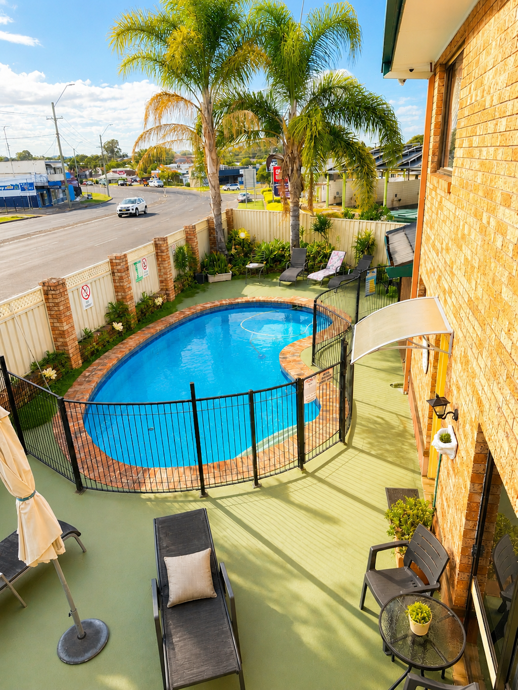 CRESCENT MOTEL 40/43