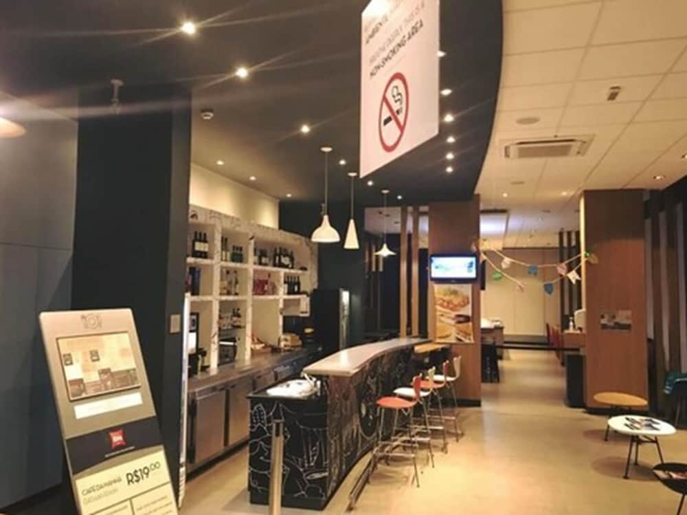 Ajax Hotel 17/23