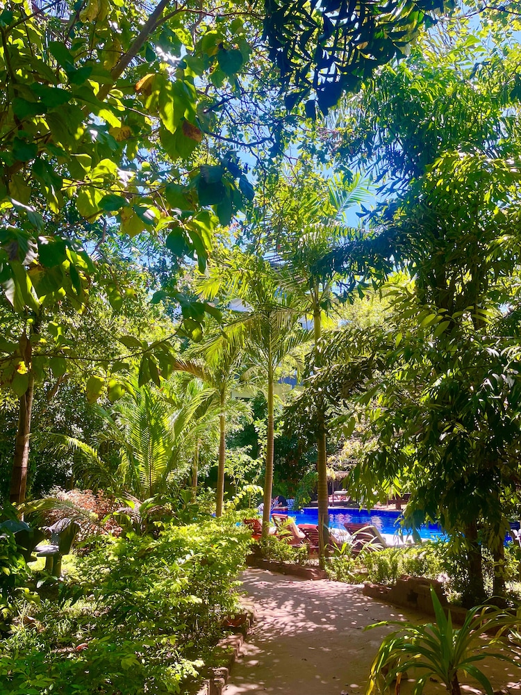 Sundaras Resort 46/50