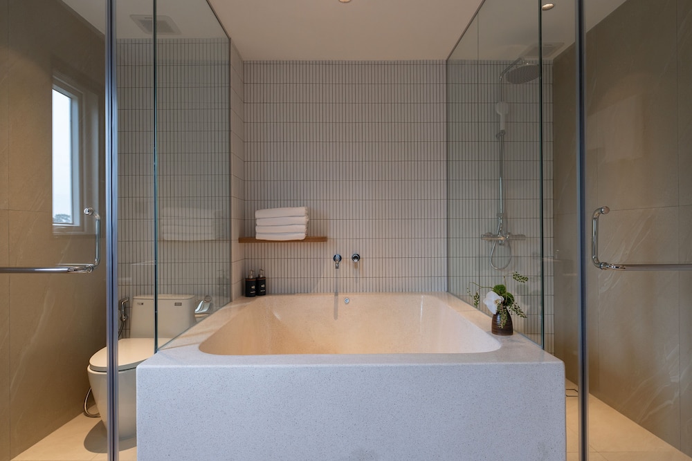 Kin Hotel Thai Van Lung 50/50