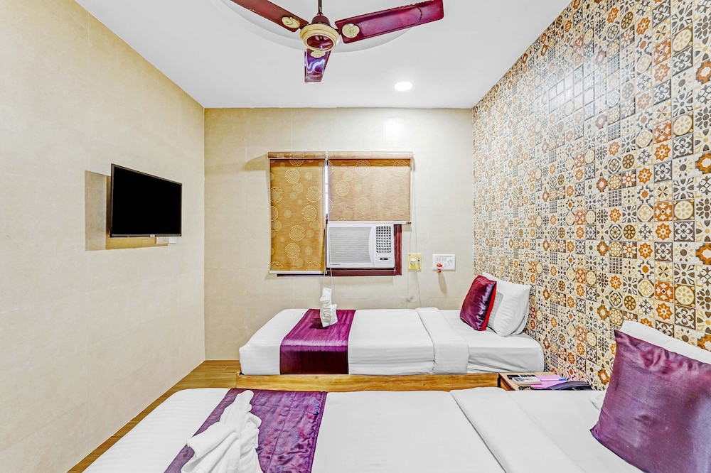 Season 4 Guest House 21/32