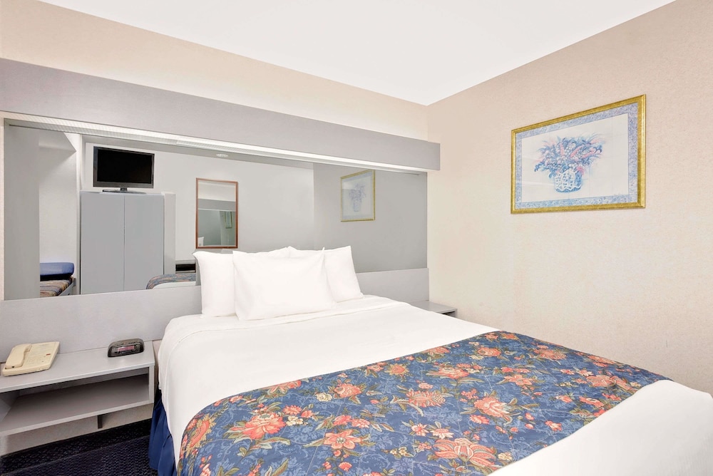 Microtel Inn & Suites by Wyndham Hagerstown 7/18
