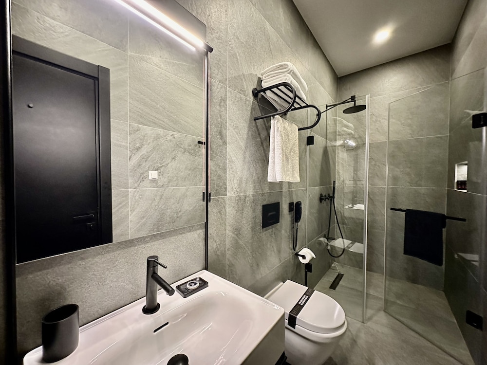 Suite, Courtyard View