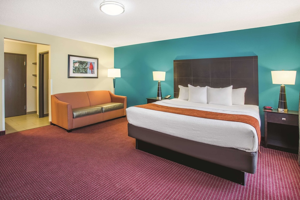 La Quinta Inn and Suites by Wyndham O Fallon, IL - St. Louis 12/37