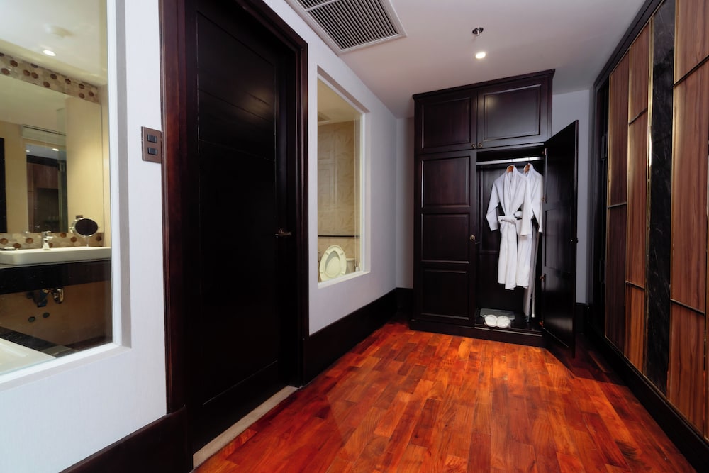 Mintra Hotel 7/48