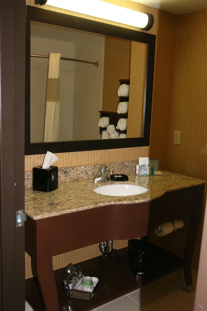 Hampton Inn and Suites Peru 15/18