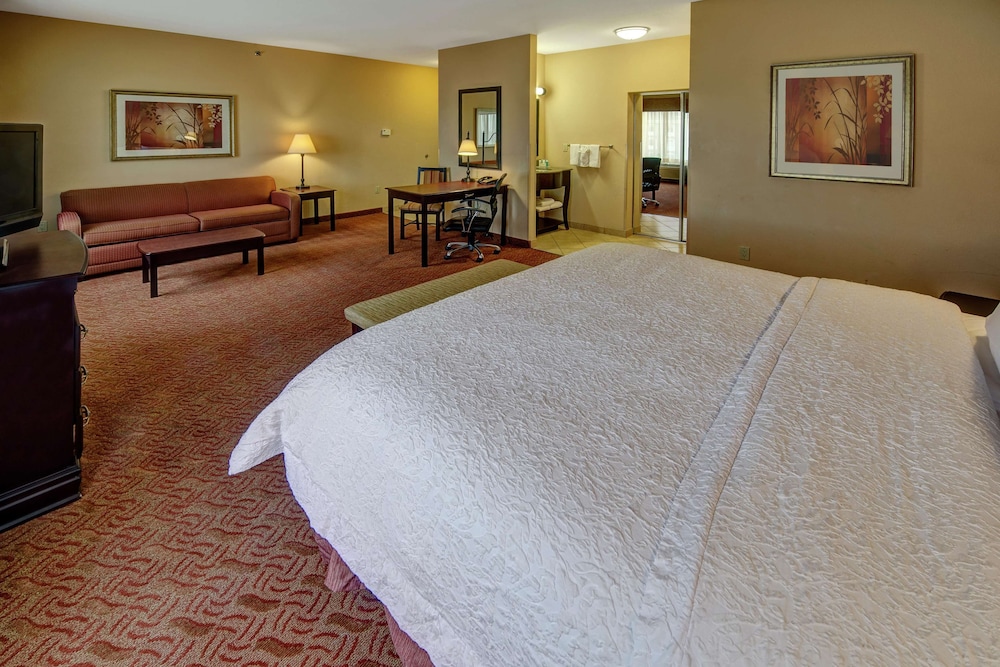 Hampton Inn and Suites Corsicana 25/62