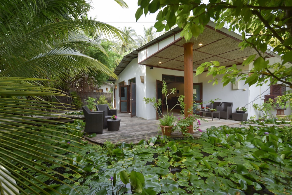 Angaga Island Resort And Spa 49/57