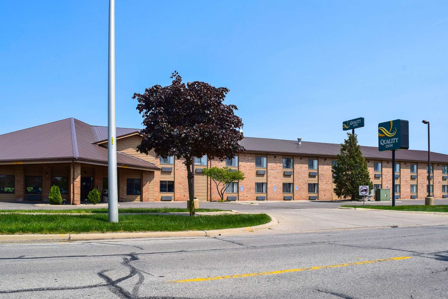 Quality Inn Dundee, MI 4/30