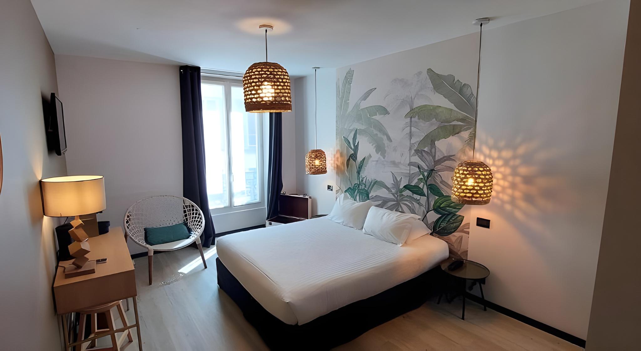 Superior, Queen Bed