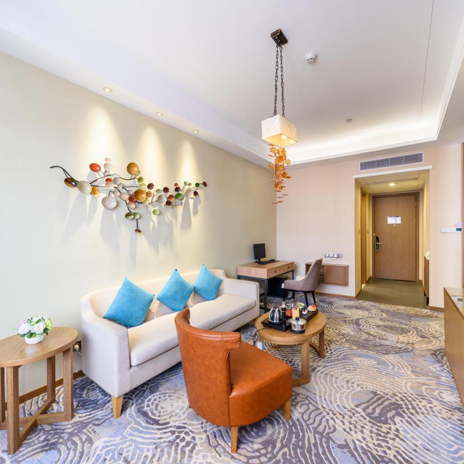 Qian Hai Holiday Hotel 48/68