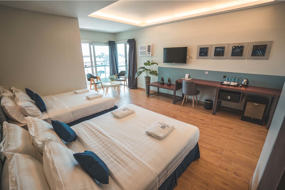 Henia Hotel 24/45