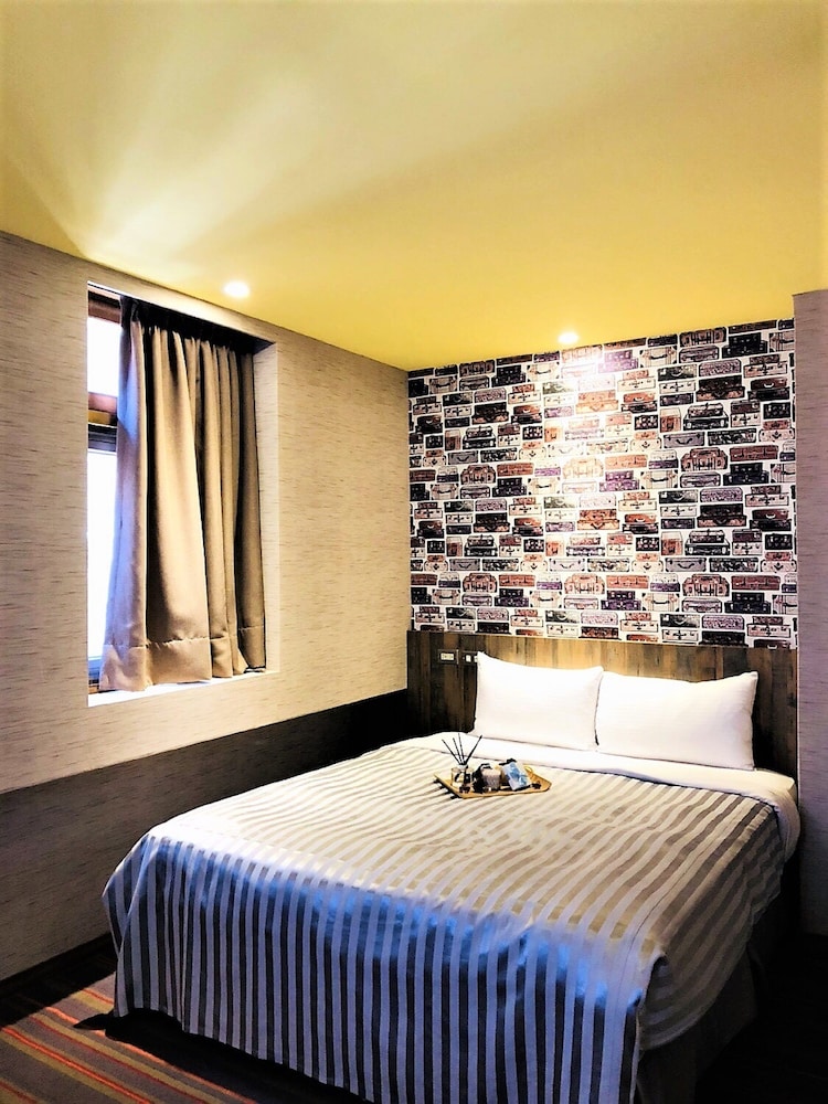 XIMEN HOTEL 12/70