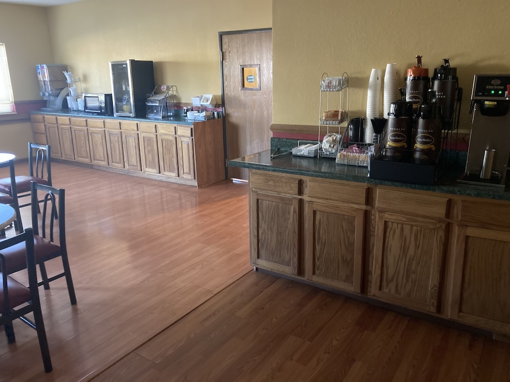 Super 8 By Wyndham Martinsville 26/30