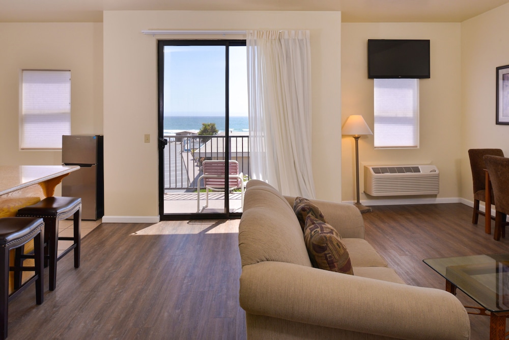Edgewater Inn And Suites 54/76