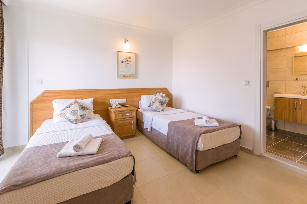 Ekici Hotel 30/65